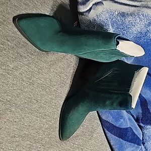 Really cute green pointed toe booties